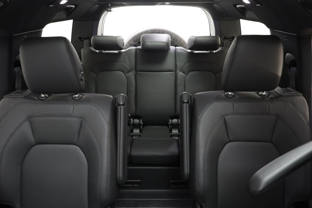 New 2026 Santorini Black LAND ROVER X-Dynamic SE image 14