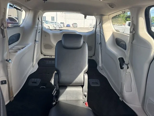 Used 2018 Black Chrysler Limited image 22