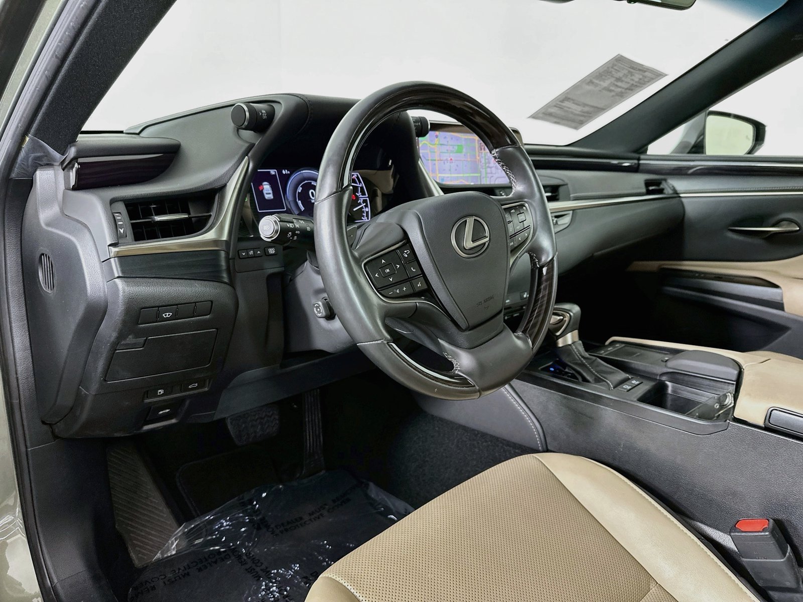 Used 2020 Sunlit Green Lexus 300h image 9