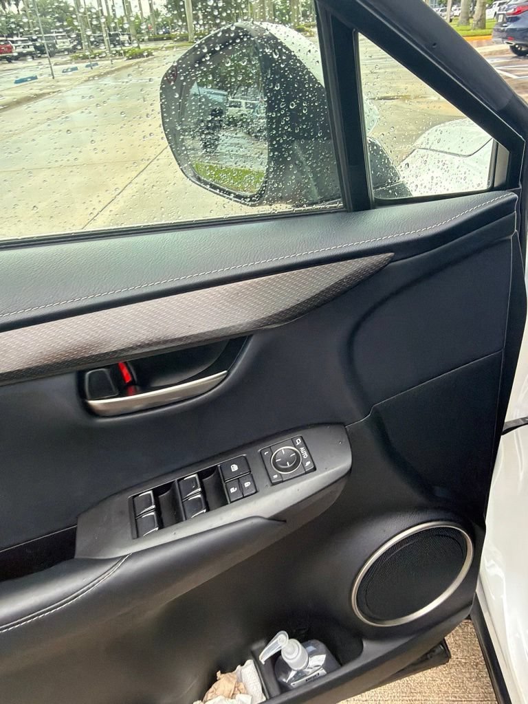 Used 2018 White Lexus  image 3