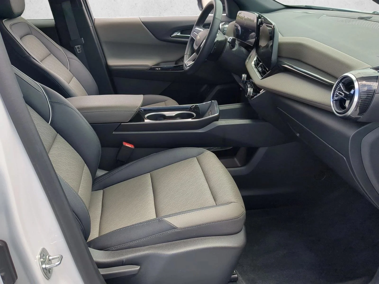 Used 2025 Summit White Chevrolet AWD LT image 21