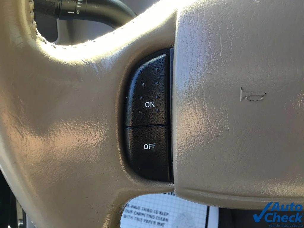 Used 2000 Black Ford Lariat image 38