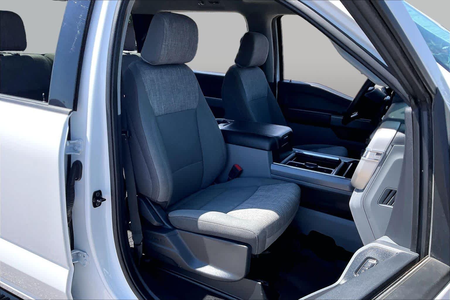 Used 2024 Oxford White Ford XLT image 9