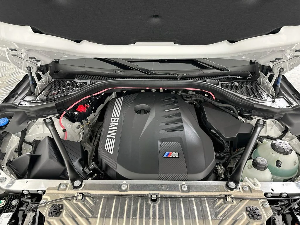 Used 2025 Alpine White BMW M50 xDrive image 29
