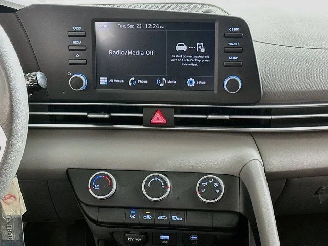New 2026 Hyundai ELANTRA SE