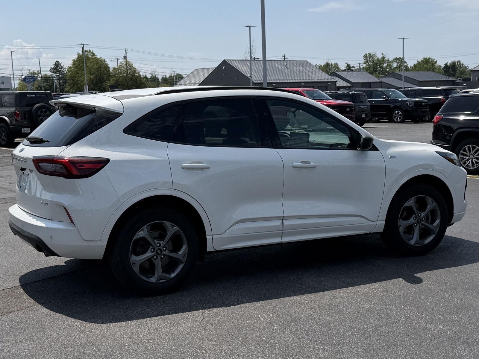 Used 2024 Star White Metallic Tri-Coat Ford ST-Line image 4