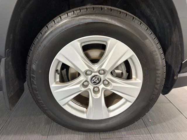 Used 2020 Black Toyota XLE image 25