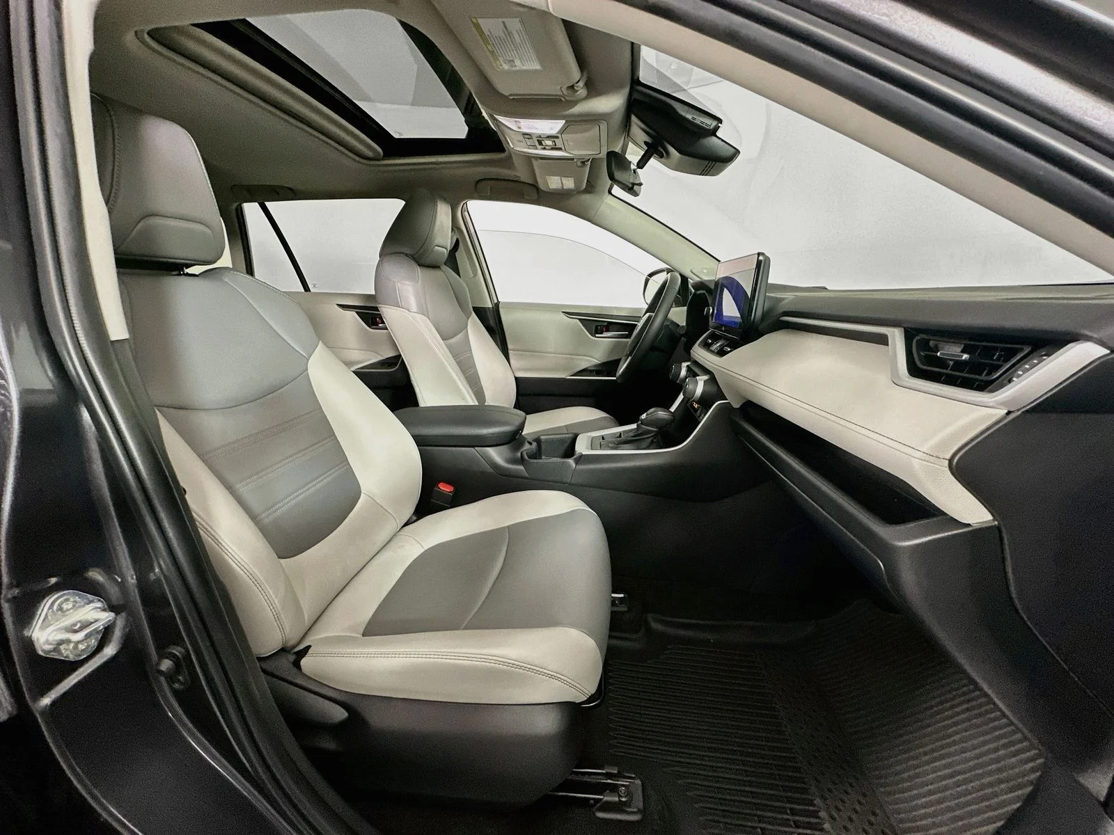Used 2023 Gray Toyota XLE Premium image 30