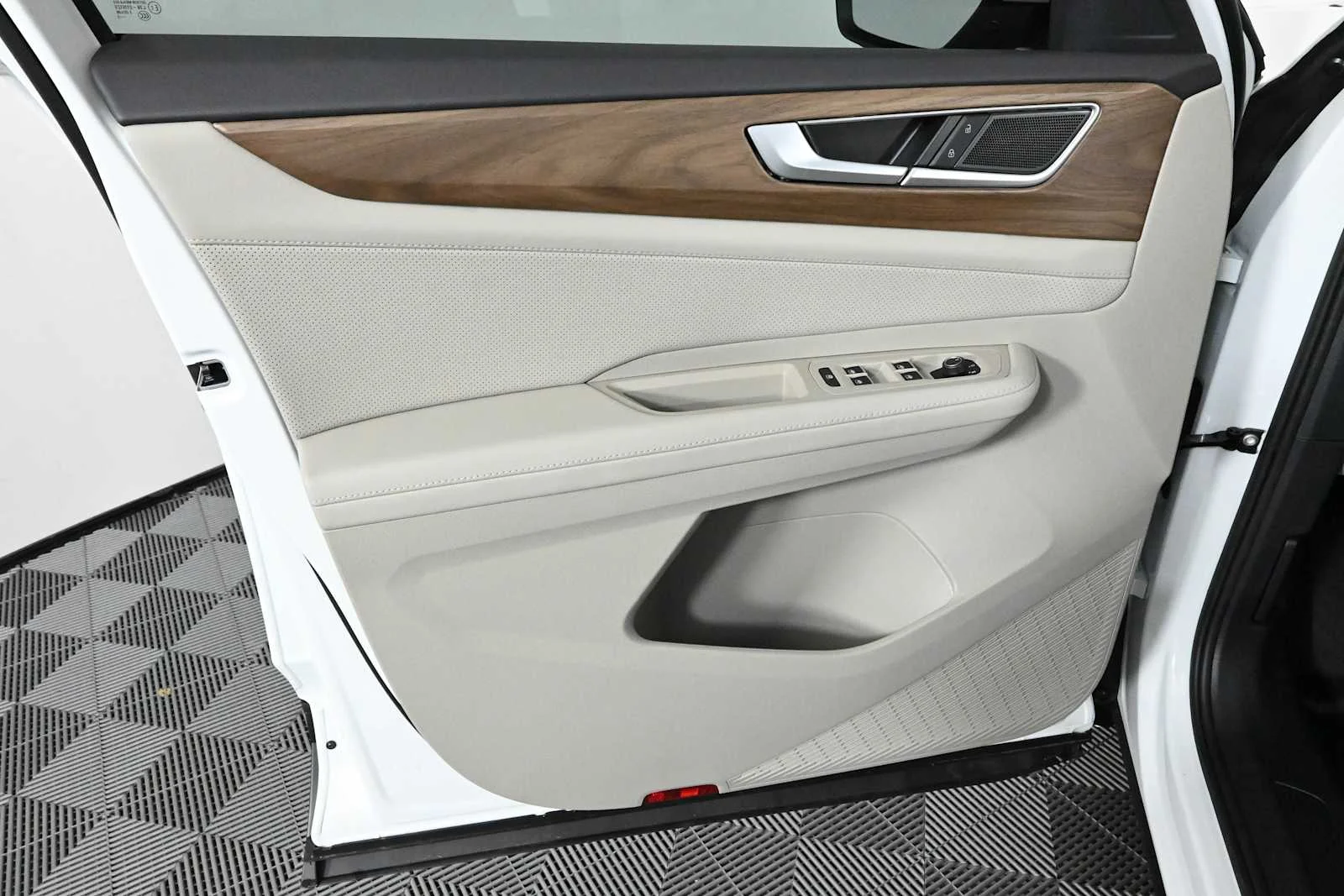 New 2026 Opal White Pearl Volkswagen 2.0T SE image 19
