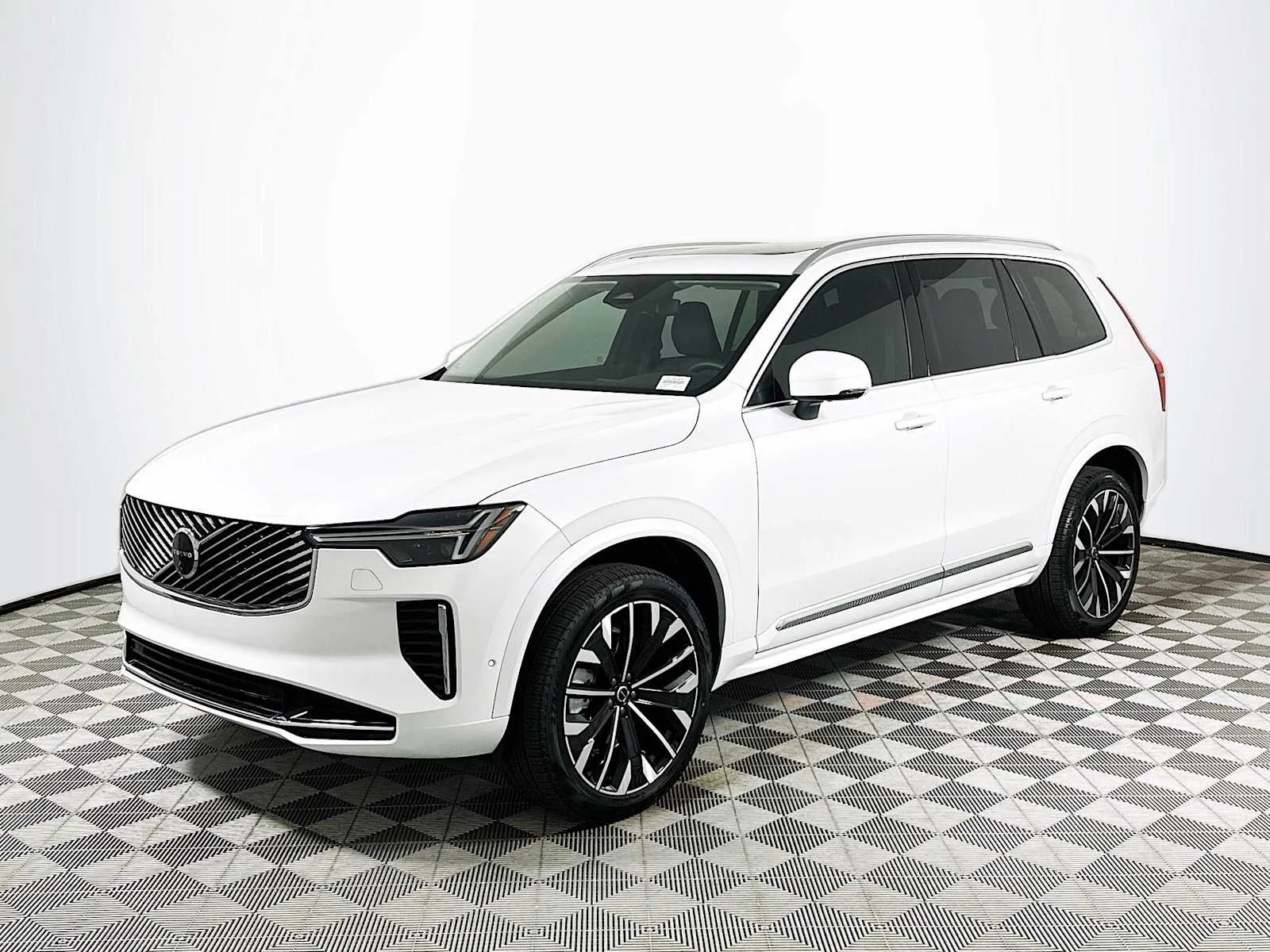 Used 2025 Crystal White Volvo Plus image 3