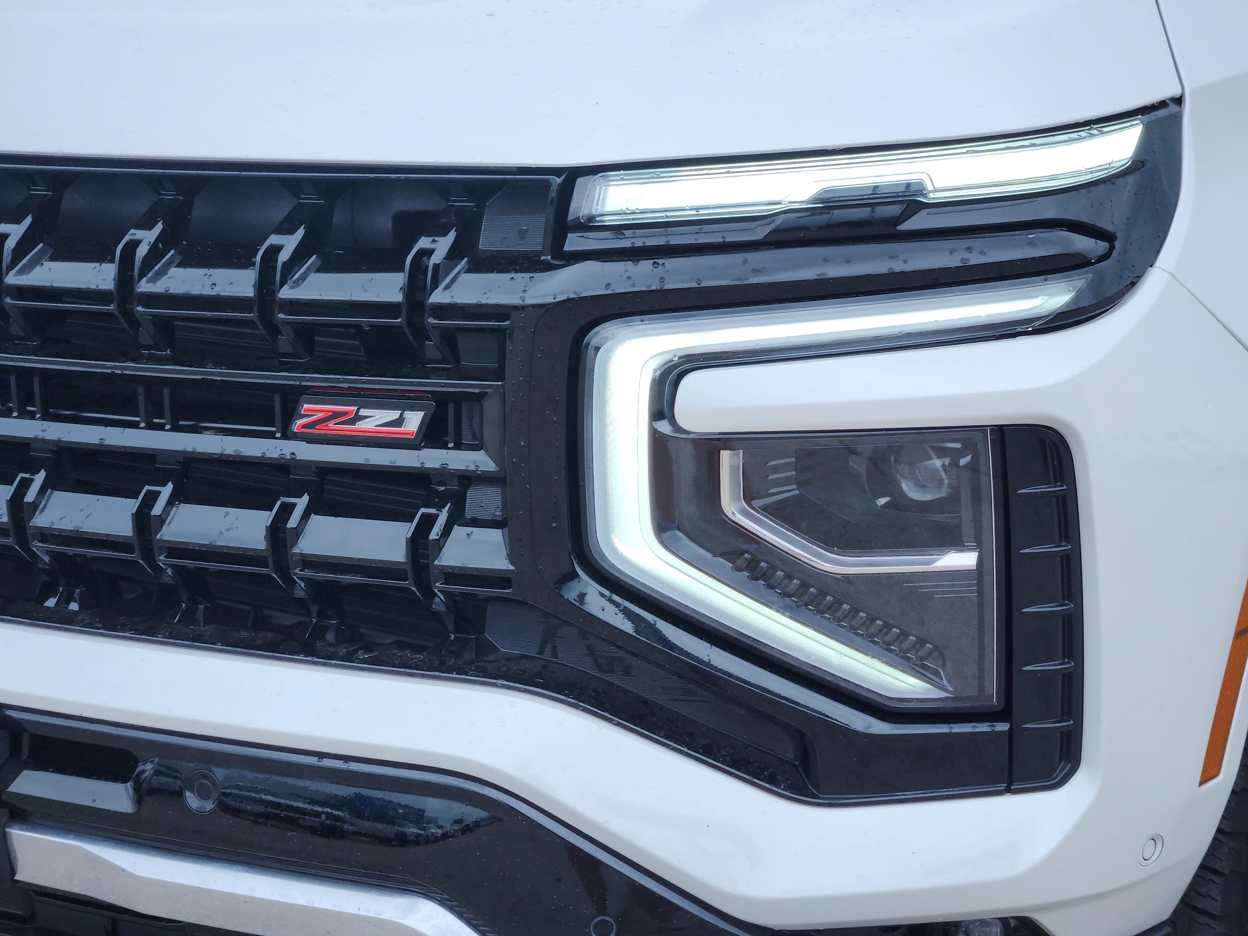 Used 2025 Iridescent Pearl Tricoat Chevrolet Z71 image 8