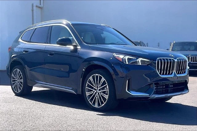 New 2026 Night Dusk Blue Metallic BMW xDrive28i image 2