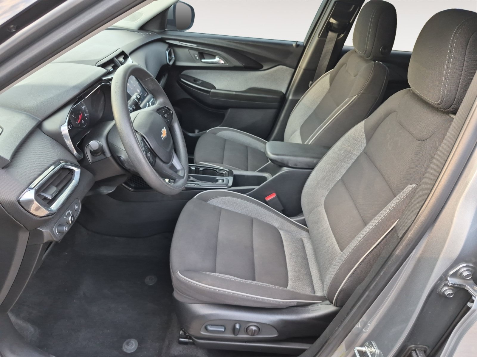 Used 2023 STERLING GRAY METALLIC Chevrolet LT image 22