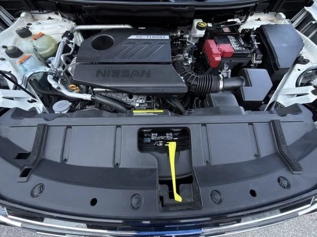 Used 2025 White/off-white Nissan SV FWD image 28