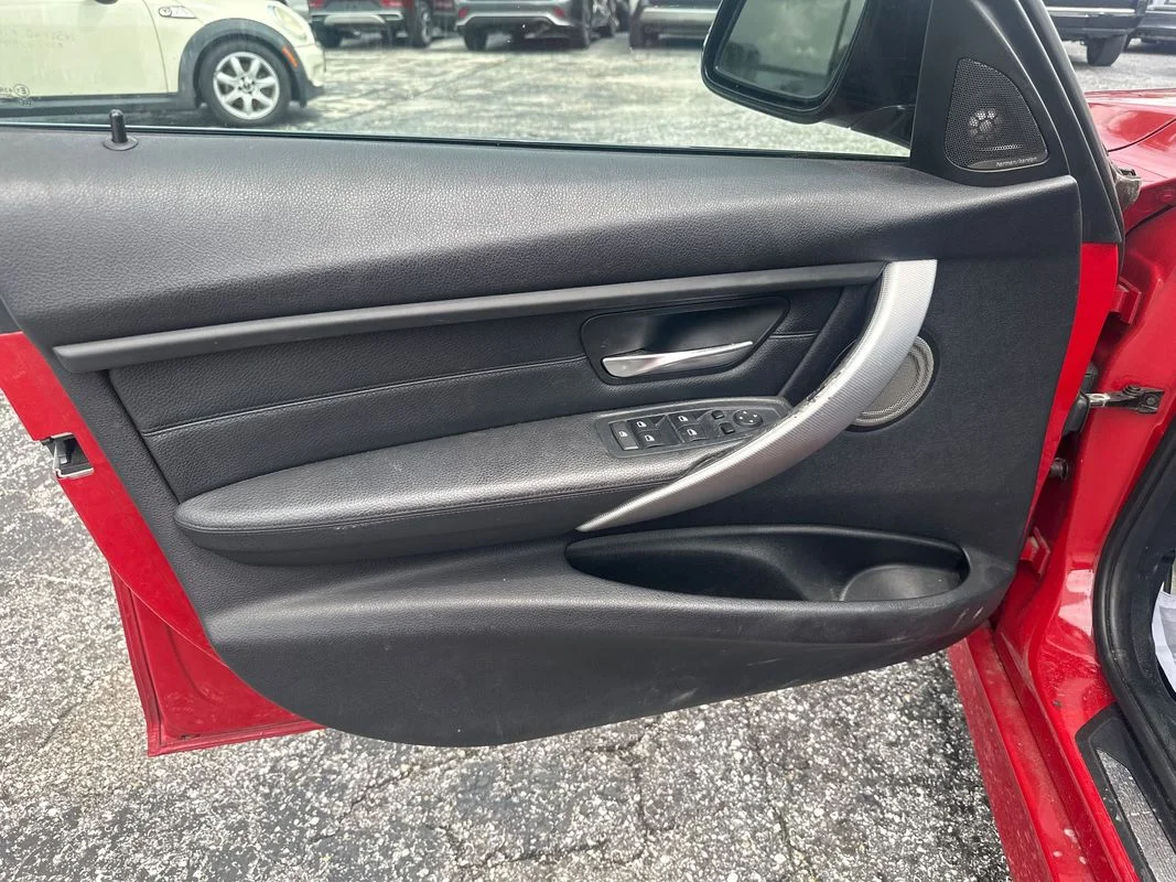 Used 2013 Red BMW xDrive image 14