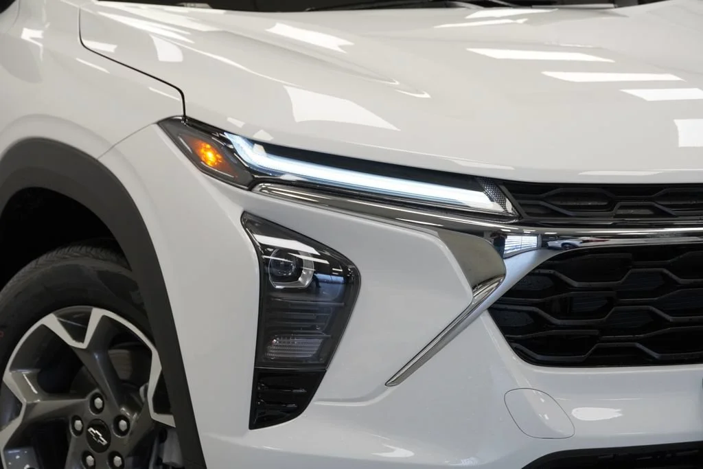 New 2026 Summit White Chevrolet LT image 31