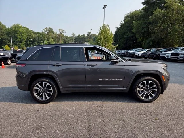 Used 2025 Gray Jeep Overland image 10