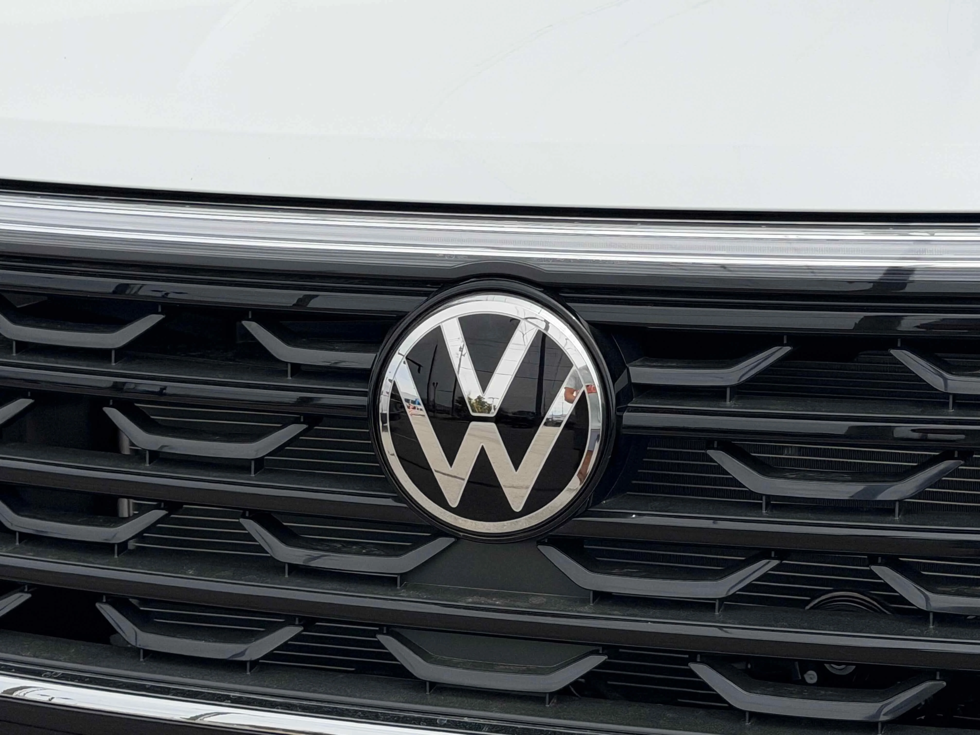 New 2026 Pearl Volkswagen 2.0T SE w/Technology image 11