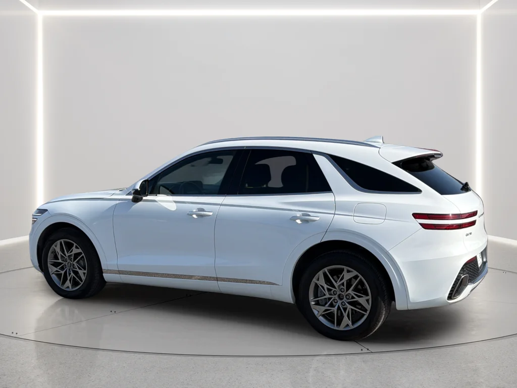 Used 2025 White Genesis 2.5T image 14