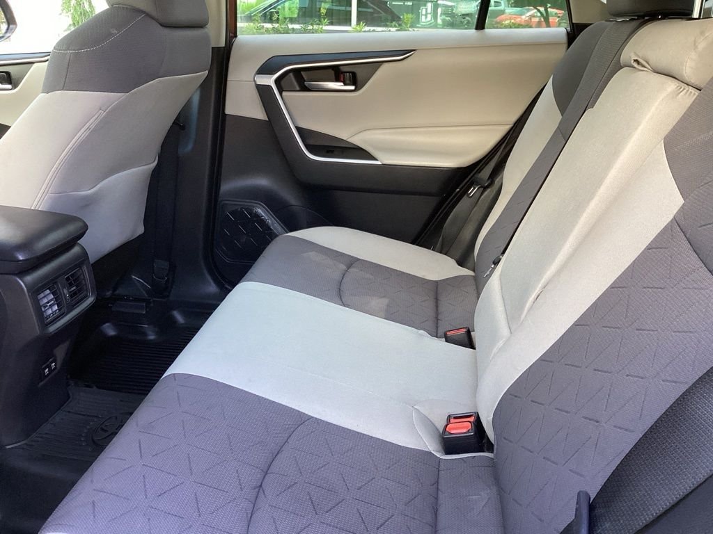 Used 2020 Red Toyota XLE image 4