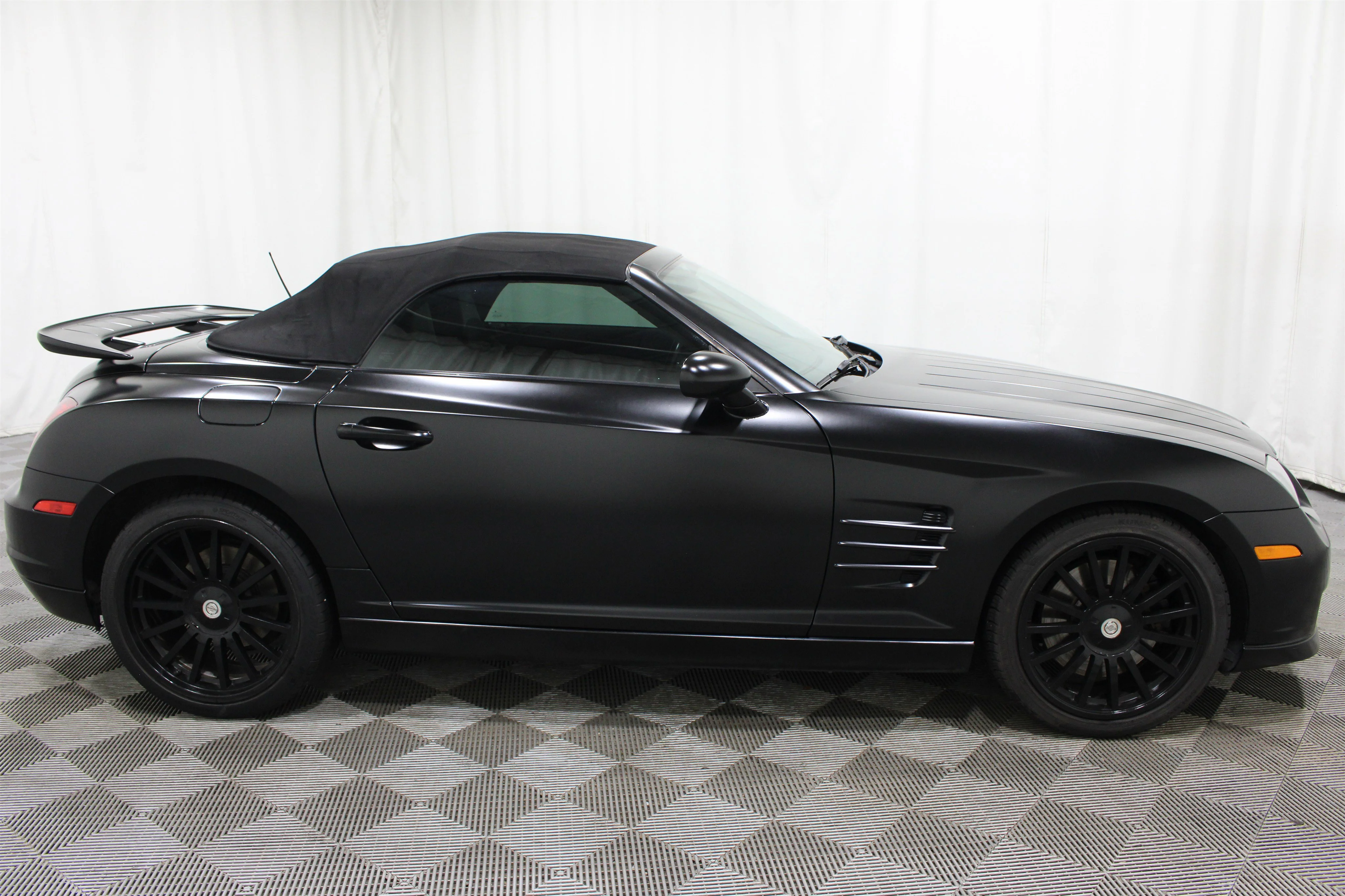 Used 2005 Black Chrysler SRT6 image 20