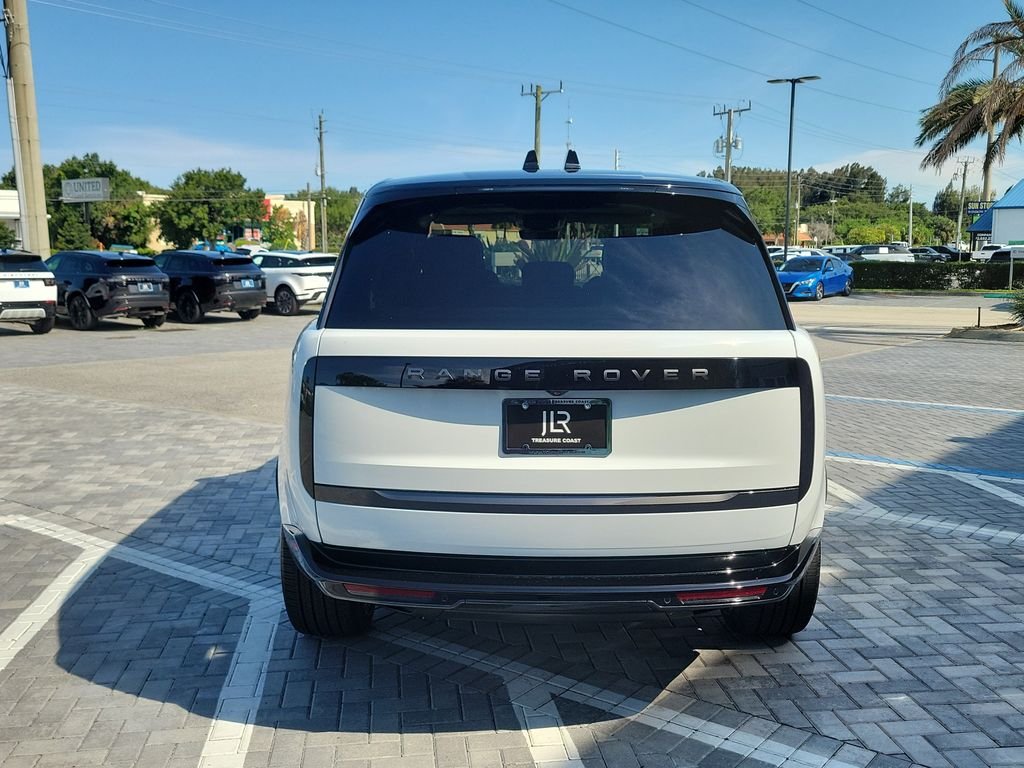 New 2026 Fuji White Land Rover SE image 4