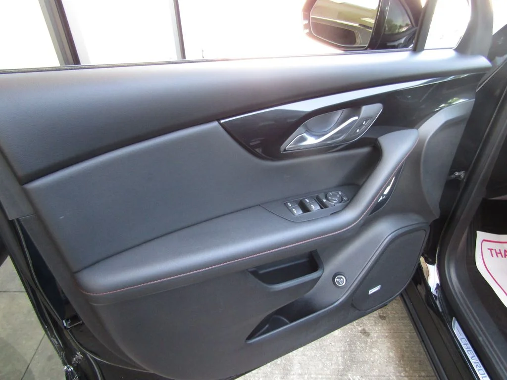 Used 2025 Black Chevrolet RS image 23