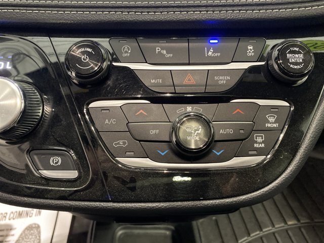 2024 Chrysler Pacifica Touring L - Photo 17