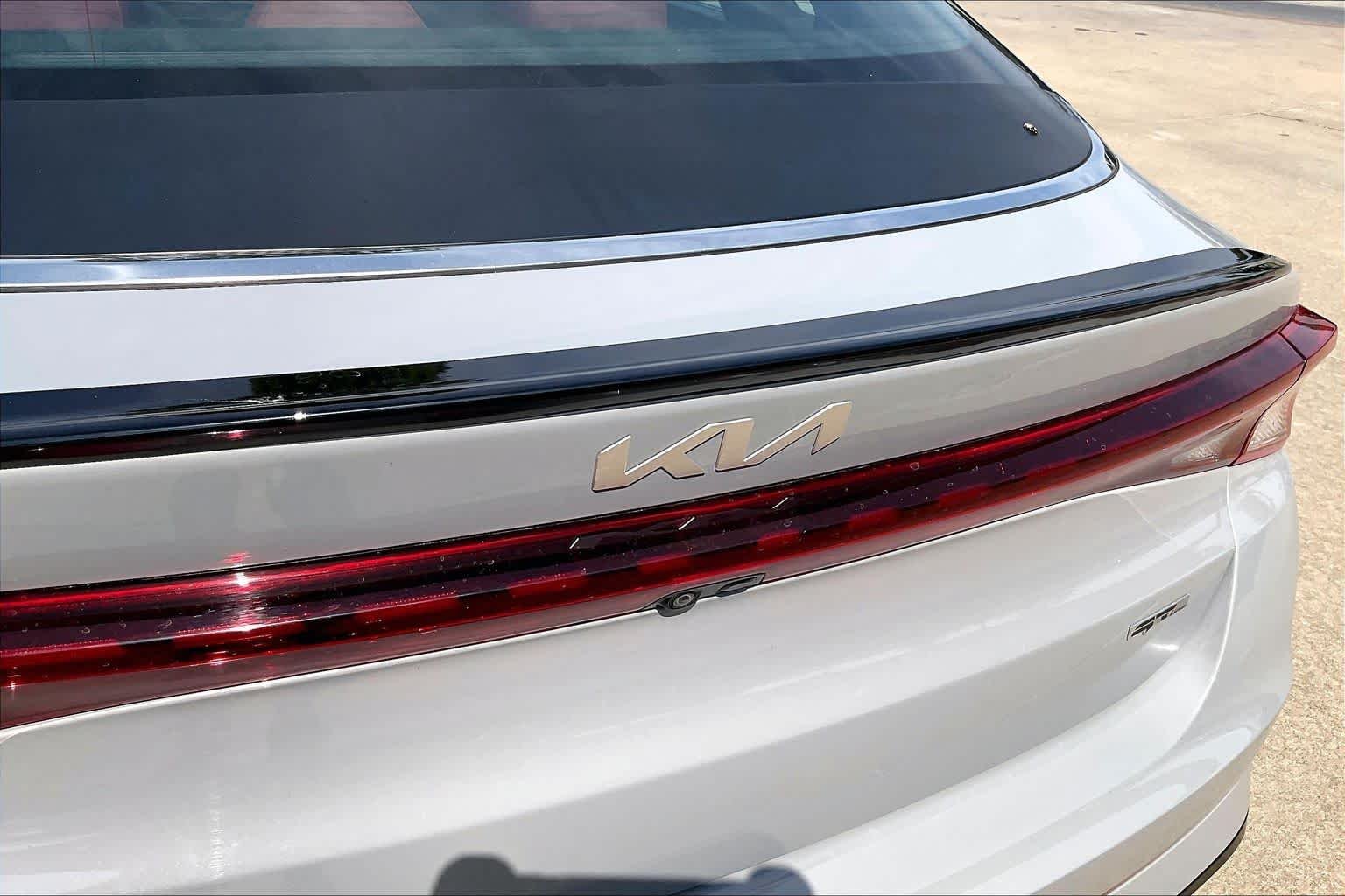 Used 2023 Wolf Gray Kia GT-Line image 11