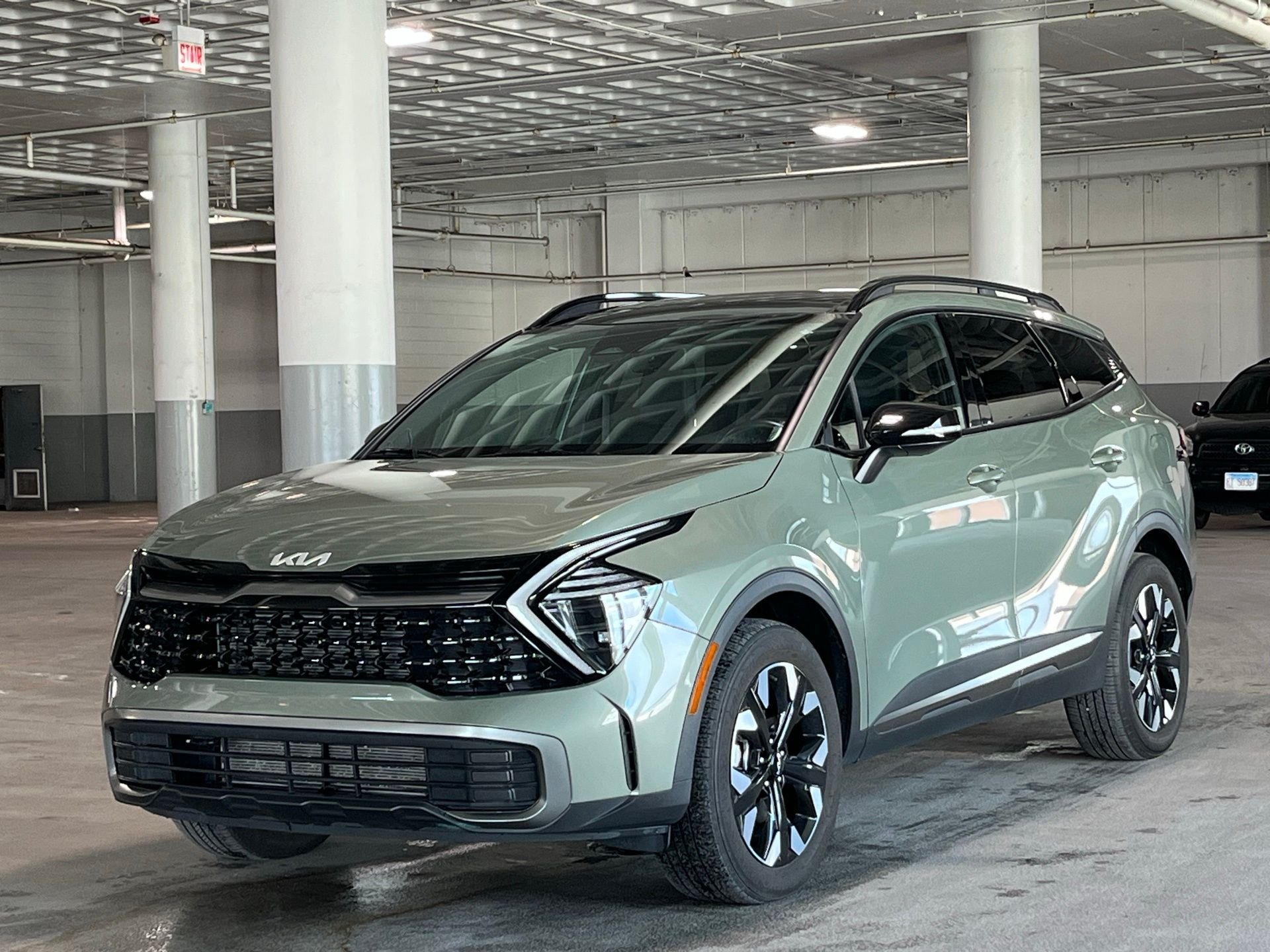 Used 2024 Green Kia X-Line image 4