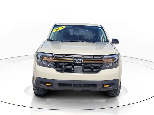 Used 2024  Ford Lariat image 2