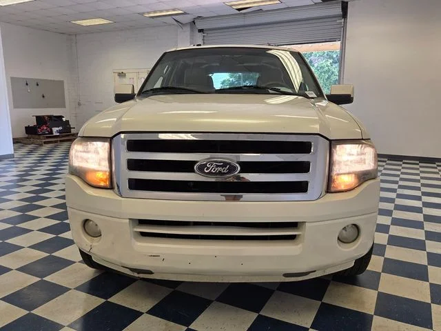 Used 2008  Ford Limited image 2