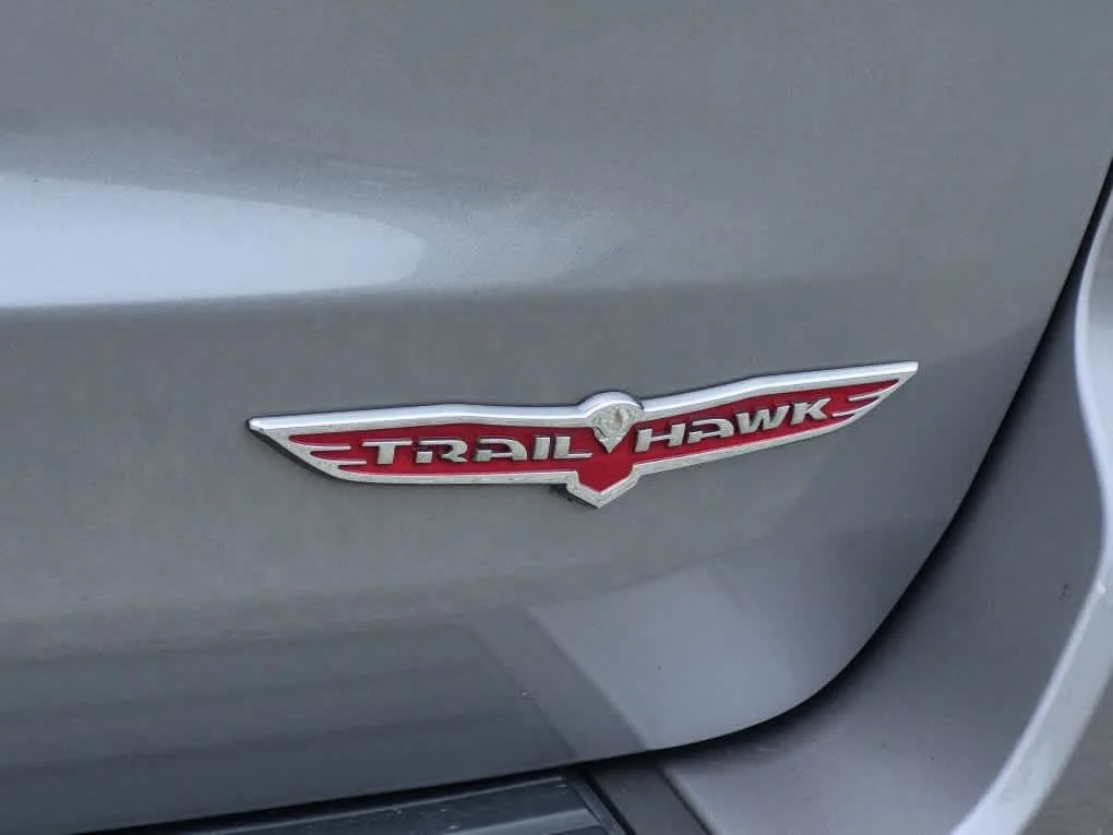 Used 2019 Billet Silver Metallic Clearcoat Jeep Trailhawk image 22