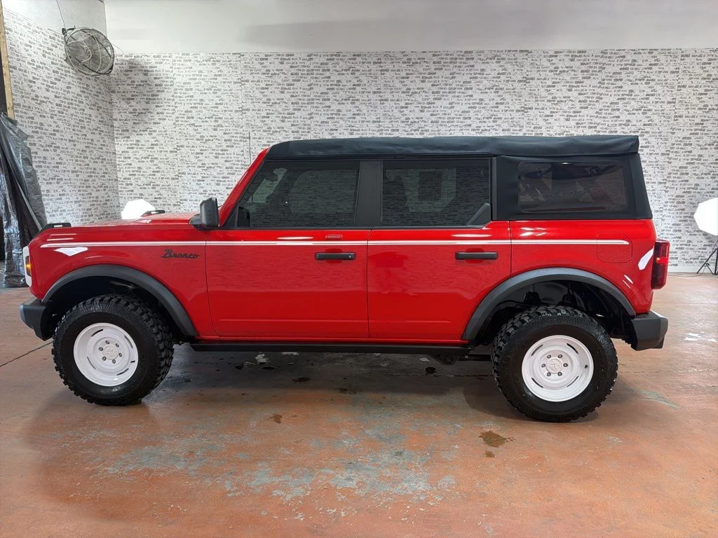 Used 2023 Red Ford Base image 4