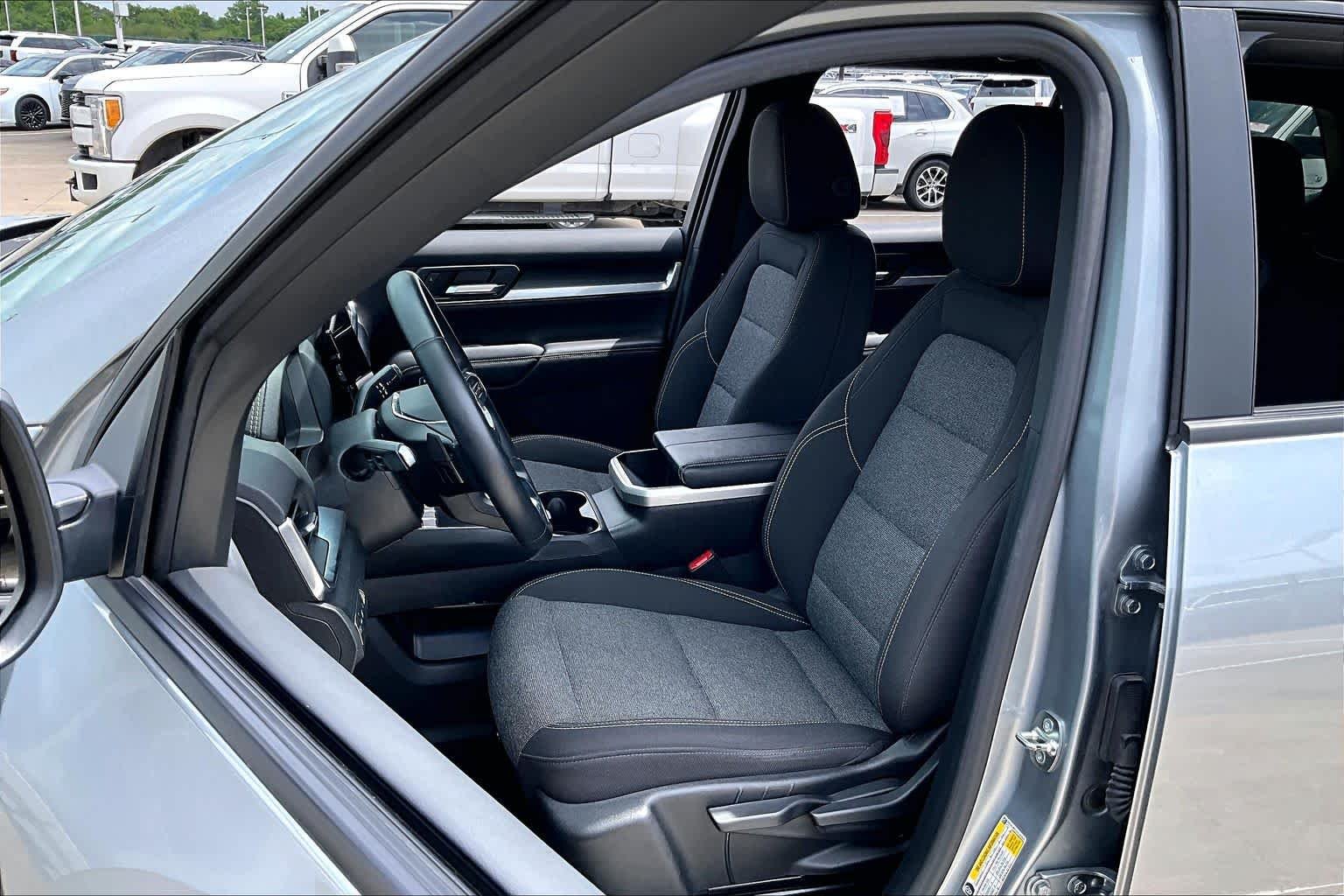 Used 2025 Sterling Metallic GMC FWD Elevation image 7