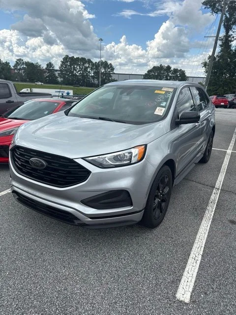 Used 2023 Silver Ford SE image 2