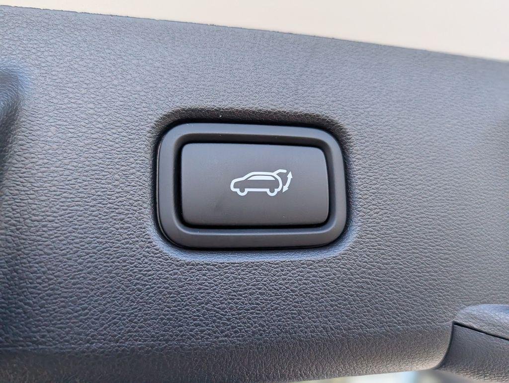 New 2026 White Hyundai SEL FWD image 13