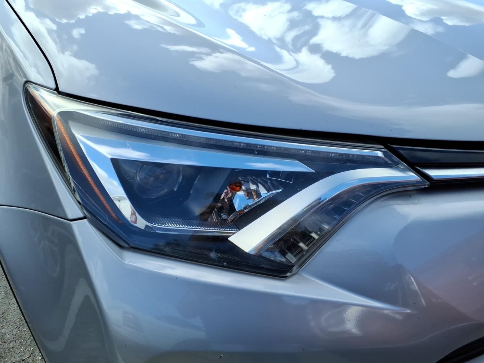 Used 2018 Silver Sky Metallic Toyota Limited image 3