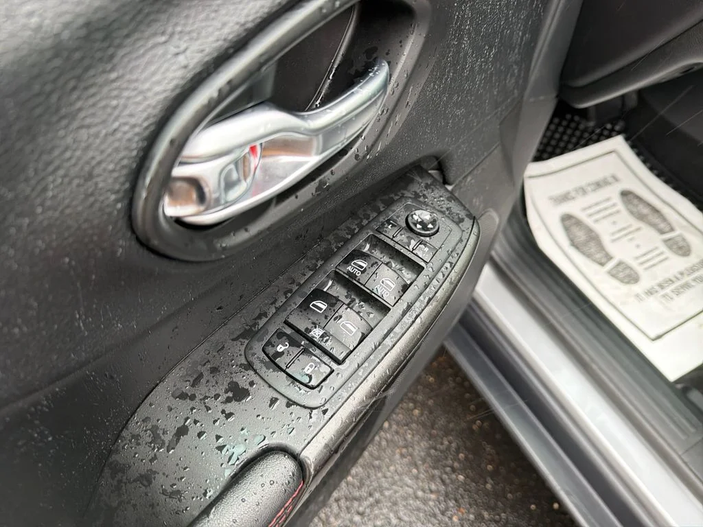 Used 2020 Silver Jeep Trailhawk image 11