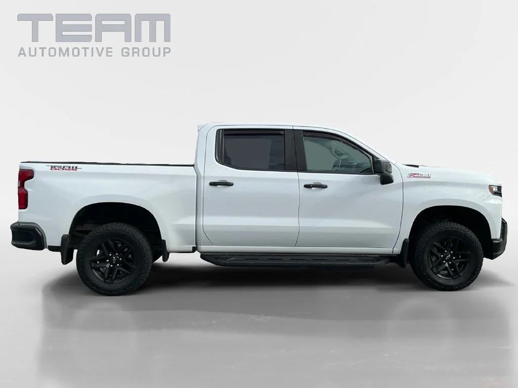 Used 2020 SUMMIT WHITE Chevrolet LT Trail Boss image 8