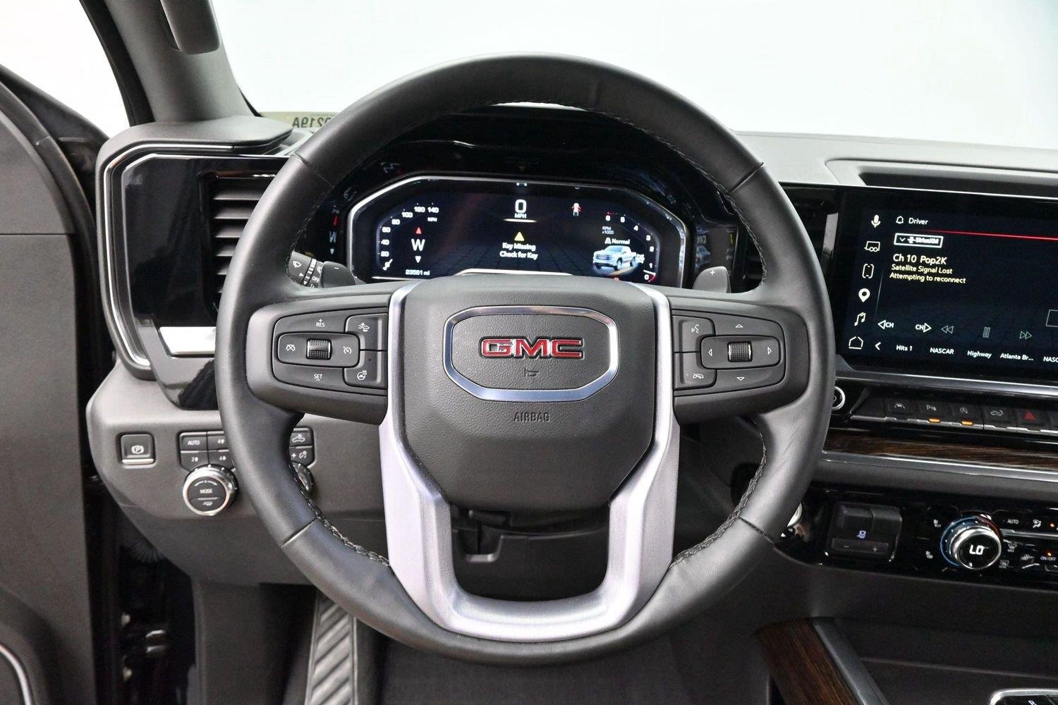 Used 2025 Onyx Black GMC Elevation image 15