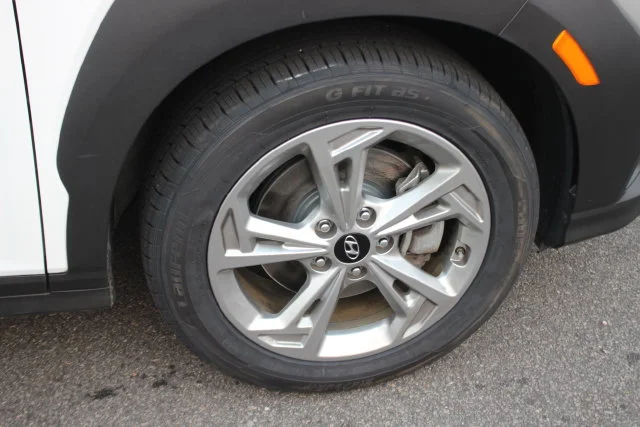 Used 2023 White Hyundai SEL image 32
