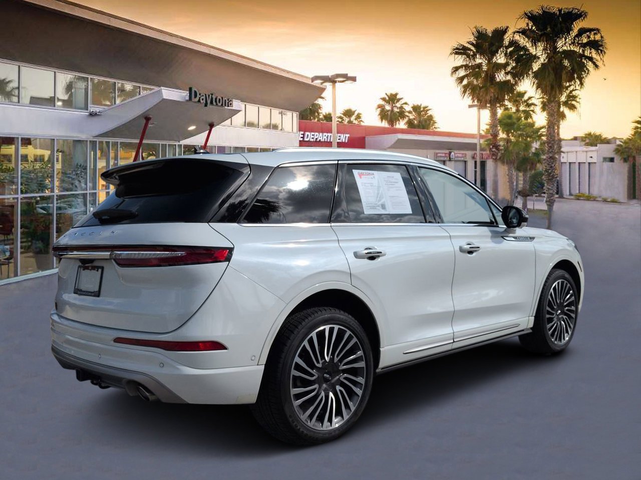 Used 2021 White Lincoln Reserve image 3