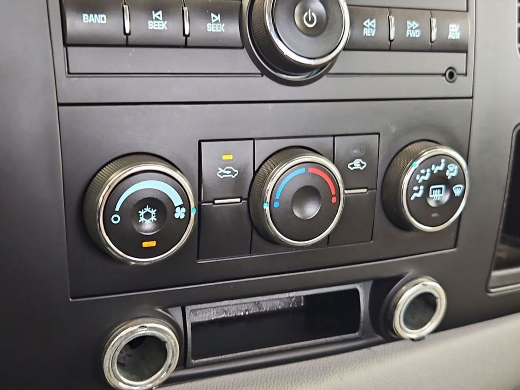 Used 2008 Black Chevrolet LT image 18