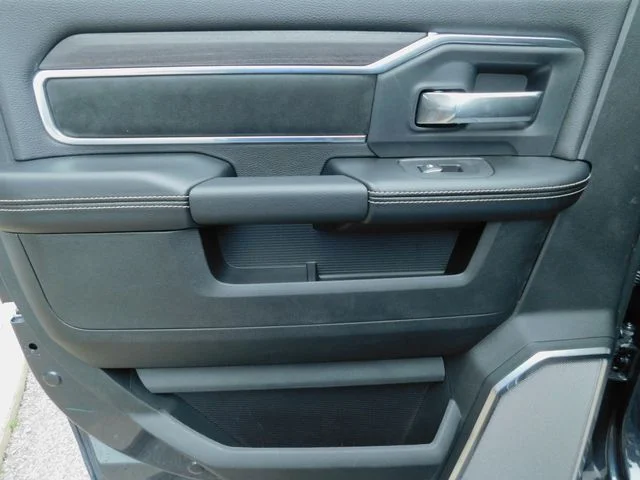 New 2026 Blue Ram Laramie image 32