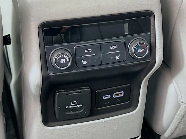 2022 GMC Acadia SLT - Photo 26
