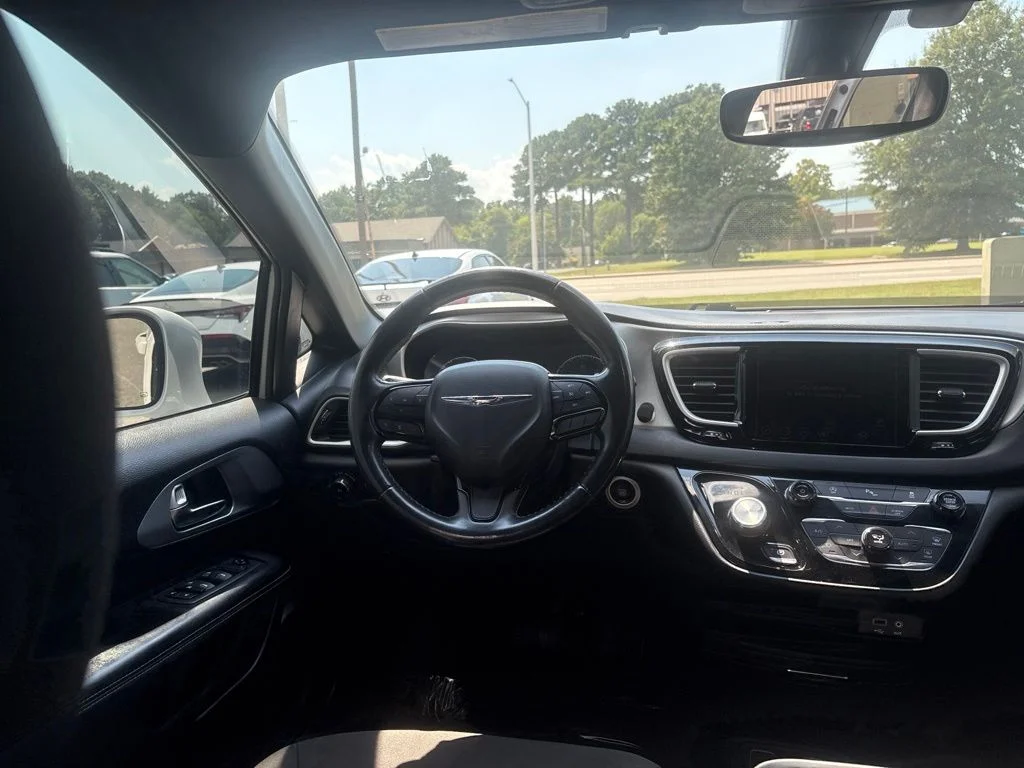 Used 2020 White Chrysler Touring image 34