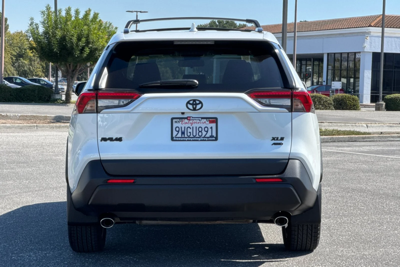 Used 2025 Beige Toyota XLE Premium image 5