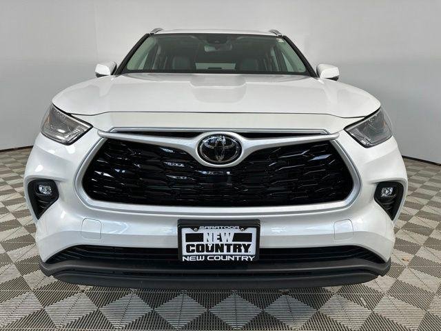 Certified Used 2026 WIND CHILL PEARL Toyota  image 8