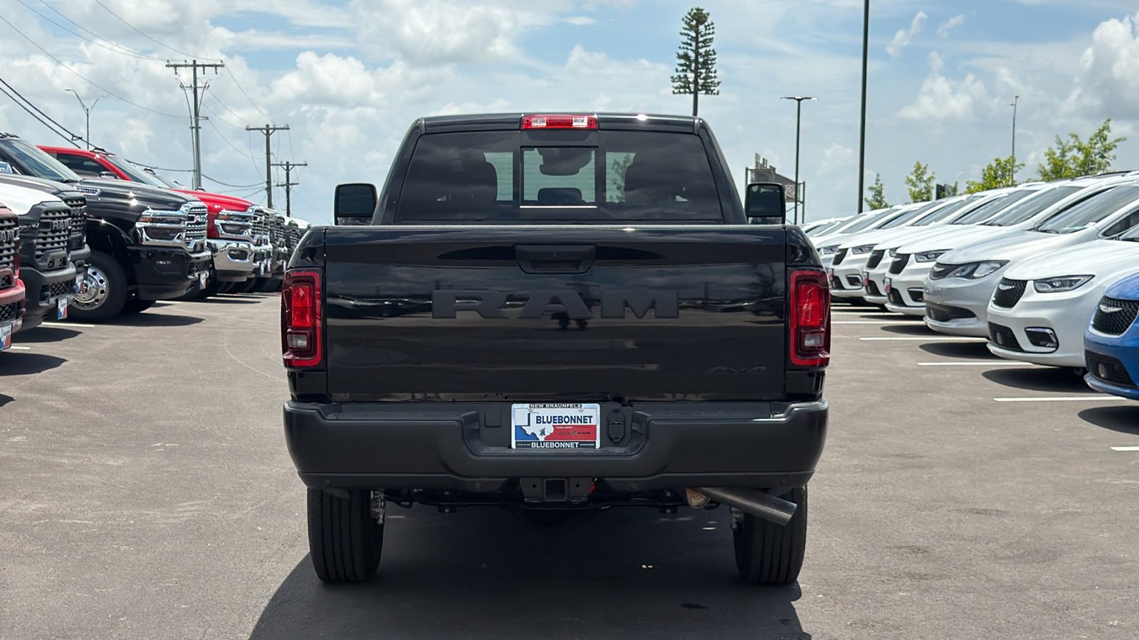 New 2026 Diamond Black Crystal Pearl-Coat Exterior Paint RAM Tradesman image 6
